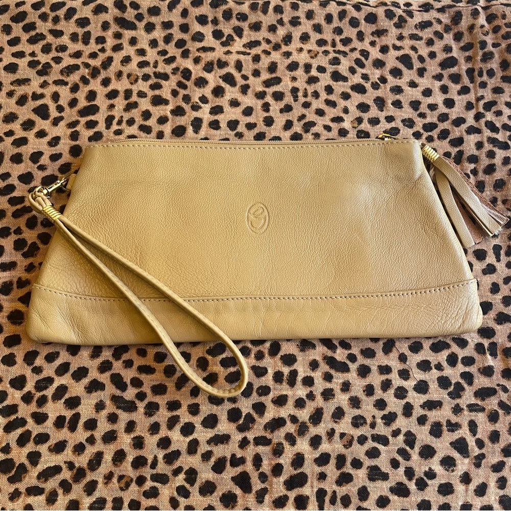 Tan leather wristlet clutch hand bag. NWOT